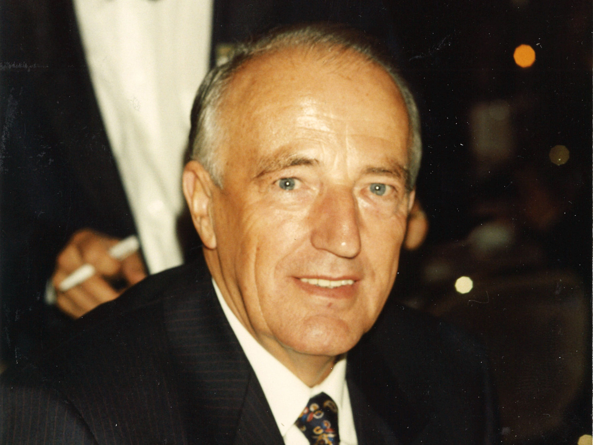 高级董事经理Artur Zipp逝世，享年89岁